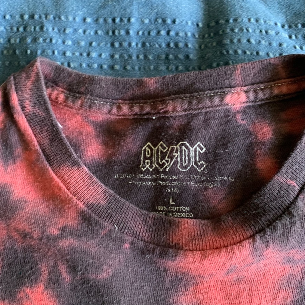 Medium Graphic tee - Picture 3 of 3